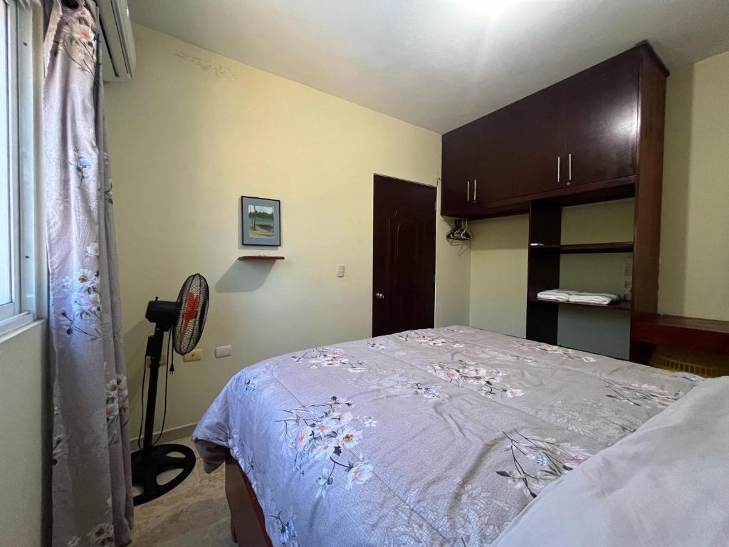 Letto o letti in una camera di Beach Apartment on Samana Bay with Pool, AC, Fast Wi-Fi, Walk to Beach & River, Whale Watching, Near Salto El Limón