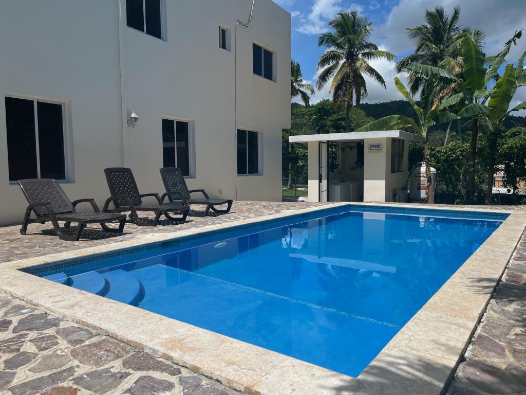 Piscina di Beach Apartment on Samana Bay with Pool, AC, Fast Wi-Fi, Walk to Beach & River, Whale Watching, Near Salto El Limón o nelle vicinanze