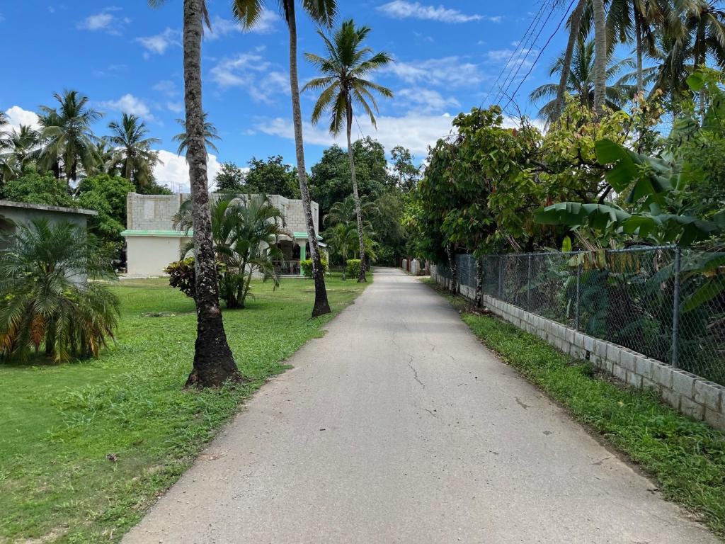 Giardino di Beach Apartment on Samana Bay with Pool, AC, Fast Wi-Fi, Walk to Beach & River, Whale Watching, Near Salto El Limón