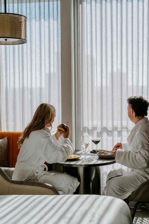 The Motley Hotel Richmond, Tapestry Collection by Hilton photo