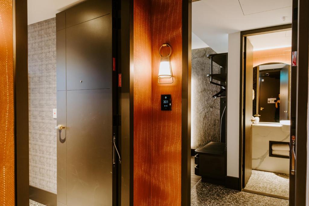 The Motley Hotel Richmond, Tapestry Collection by Hilton photo
