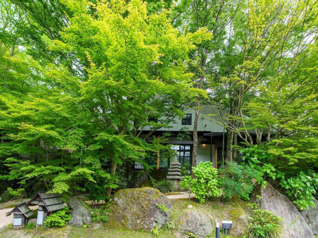 A garden outside Yufuin Rakuyu