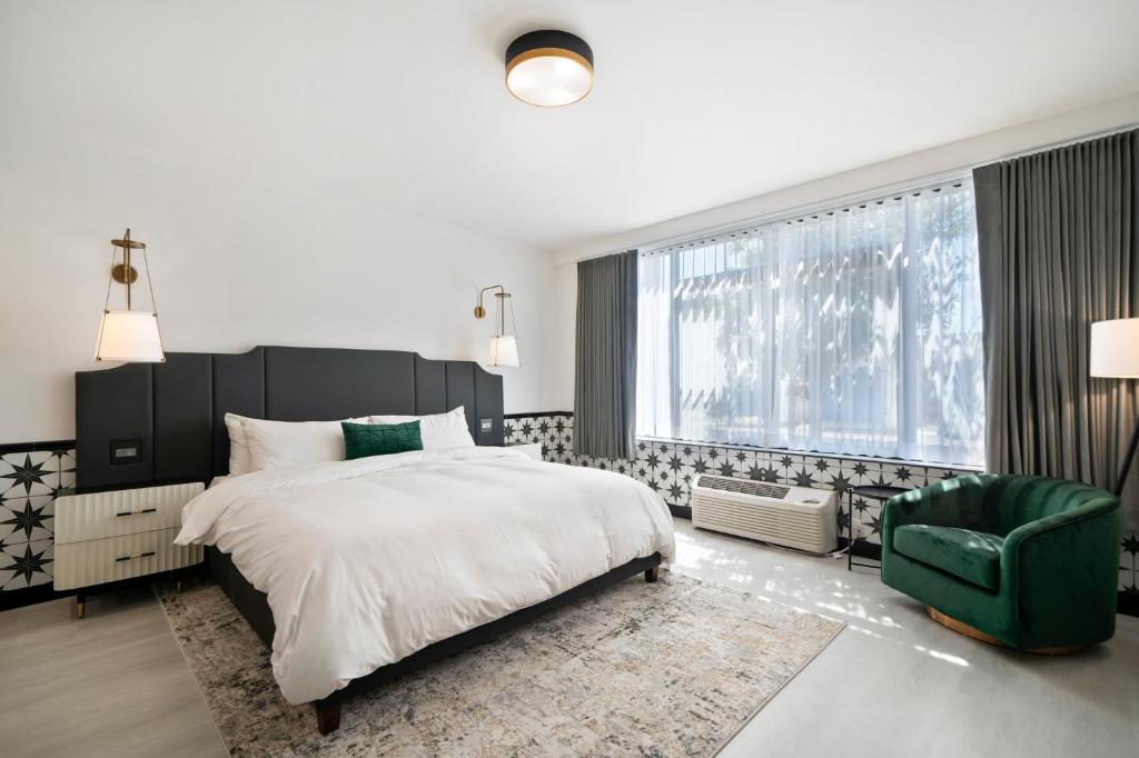 Casablanca Inn - Très Grand Lit Suprême Avec Canapé