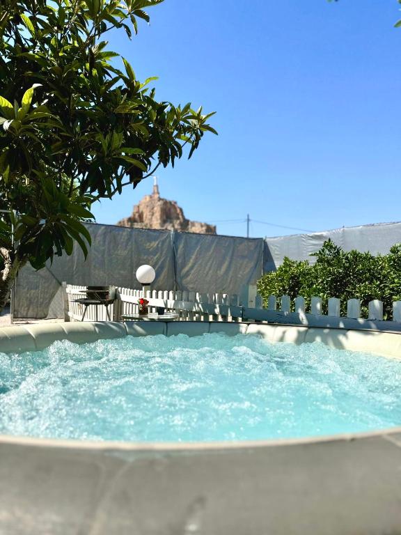 Tiny house deluxe para escapada con Jacuzzi - imagen 2