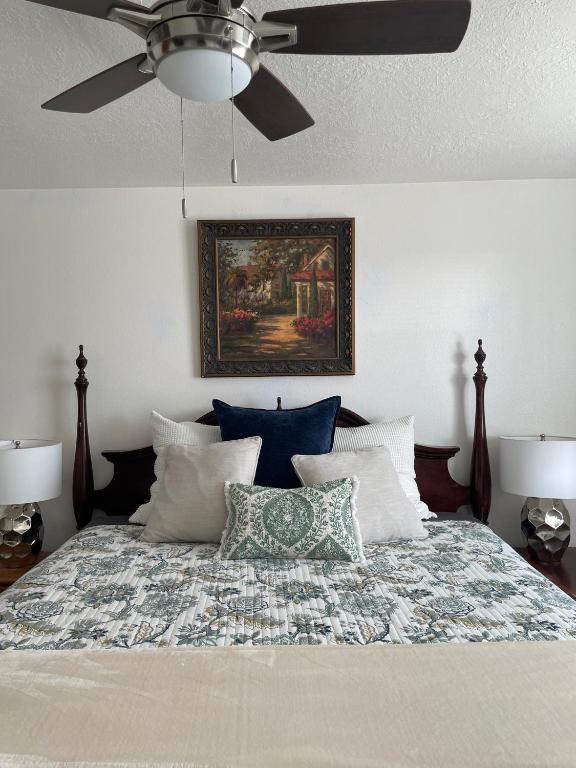 a bedroom with a bed with a ceiling fan at Zion Cottage Glendale in Glendale