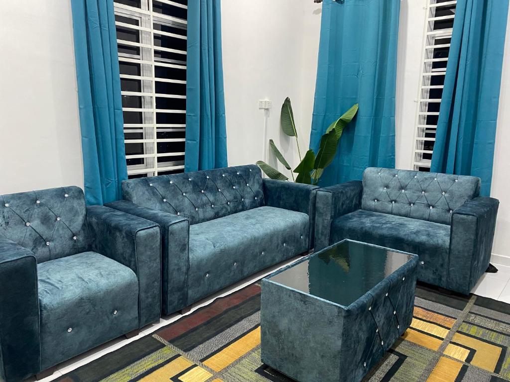 Posezení v ubytování Tulip's Homestay Kuala Berang-FREE WIFI