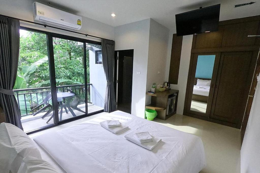 Postel nebo postele na pokoji v ubytování Friendly Hotel Krabi