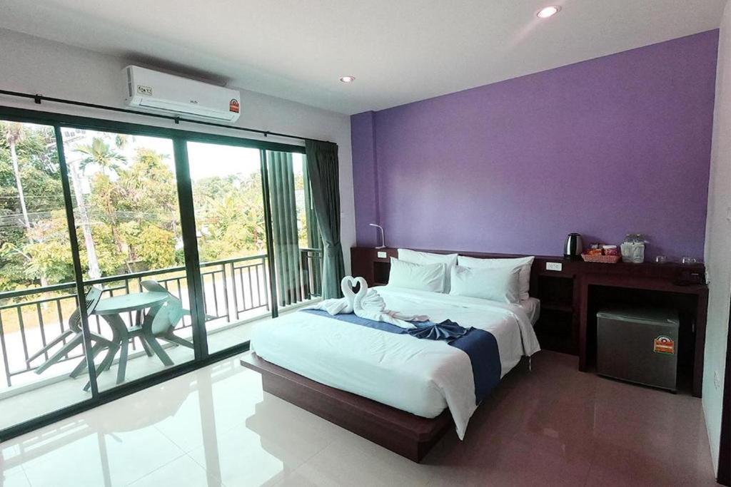 Postel nebo postele na pokoji v ubytování Friendly Hotel Krabi