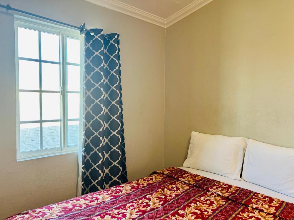 Plaza Hotel Gardena - Chambre Simple Avec Salle De Bains Commune