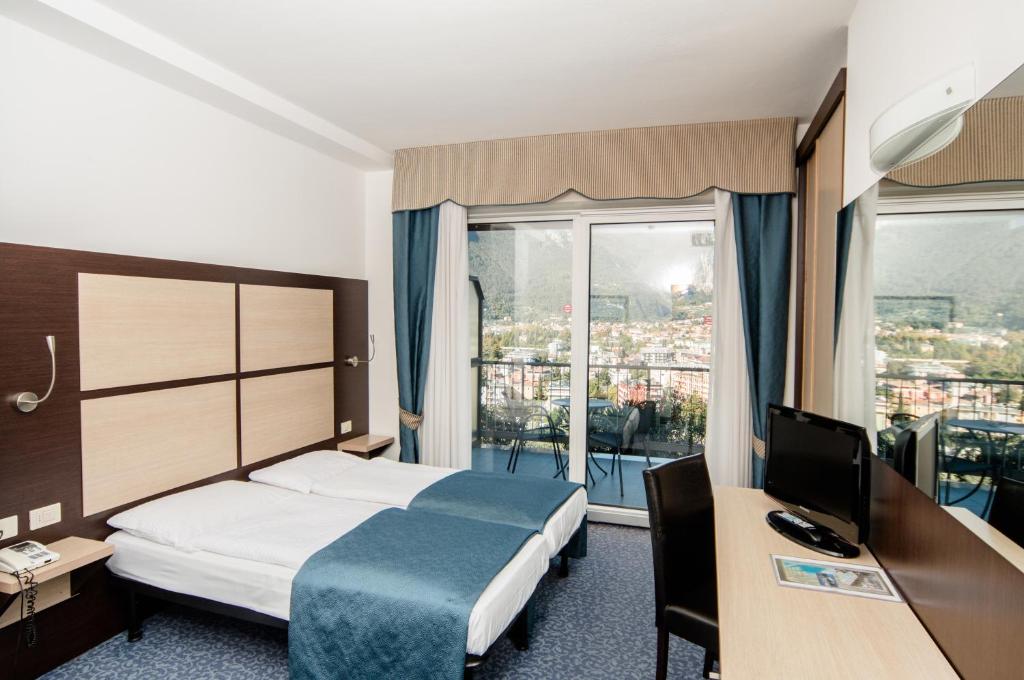 Postel nebo postele na pokoji v ubytování Hotel Benacus Panoramic