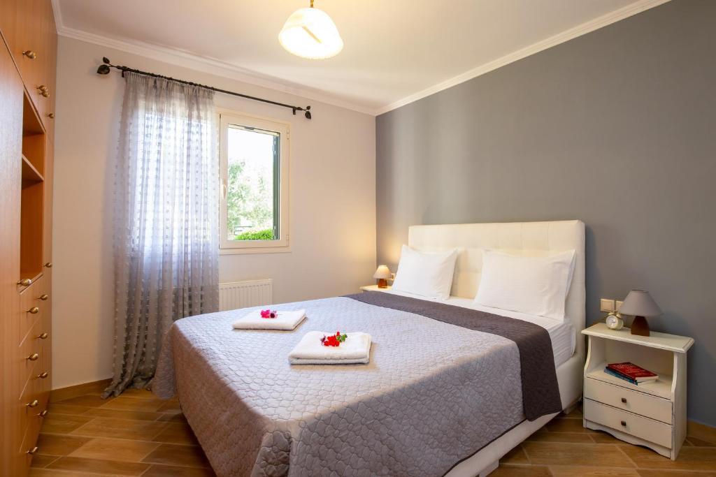Postel nebo postele na pokoji v ubytování Elichrison Studios