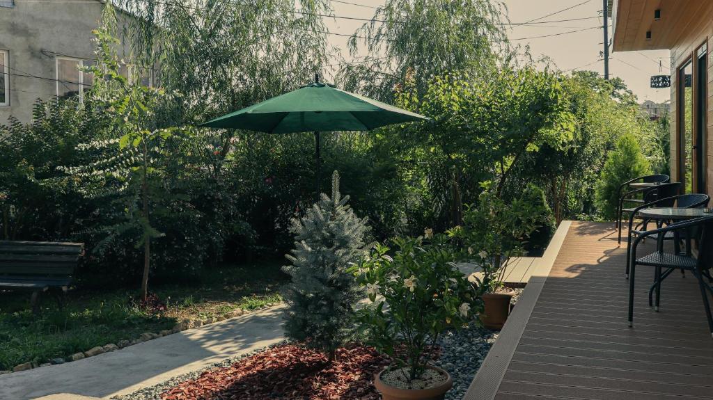 Сад в Garden rooms in Kutaisi