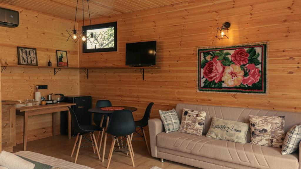 Телевизор и/или развлекательный центр в Garden rooms in Kutaisi