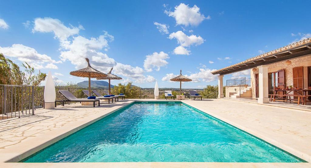 Finca Son Roca by Rentallorca