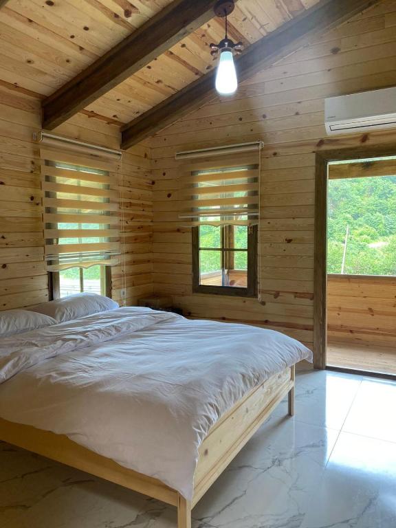 Postel nebo postele na pokoji v ubytování TuranSuit Apart Hotel
