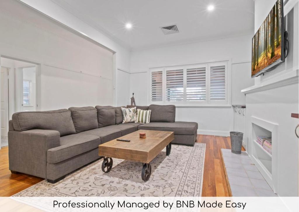 Posezení v ubytování Little Sunshine - Family Friendly, Near CBD