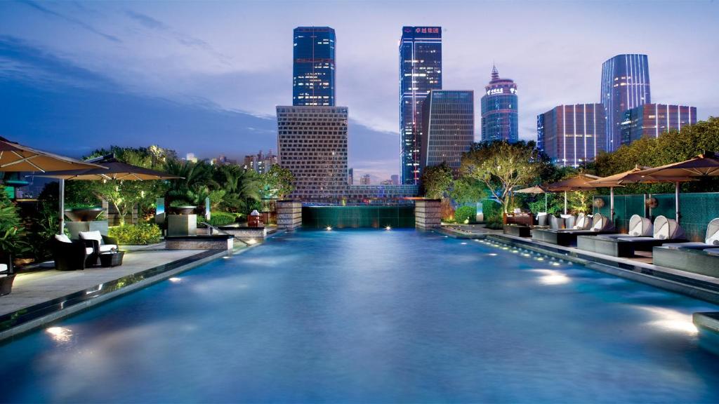 Bazén v ubytování The Ritz-Carlton, Shenzhen nebo v jeho okolí