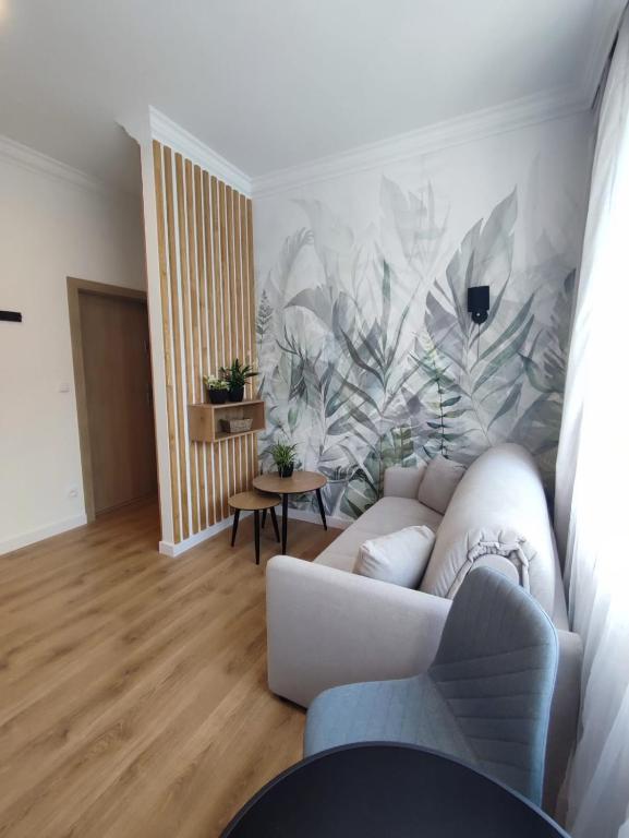 Plac Pilsudskiego - 12