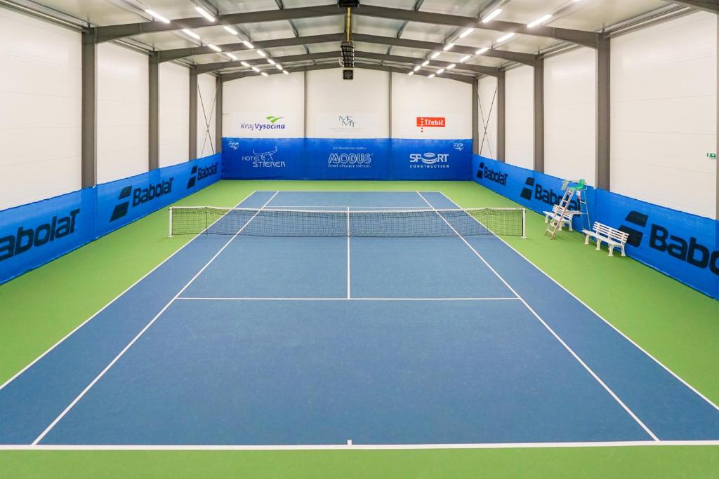 Tenis a/nebo squash v ubytování Penzion Tenis HTK nebo okolí