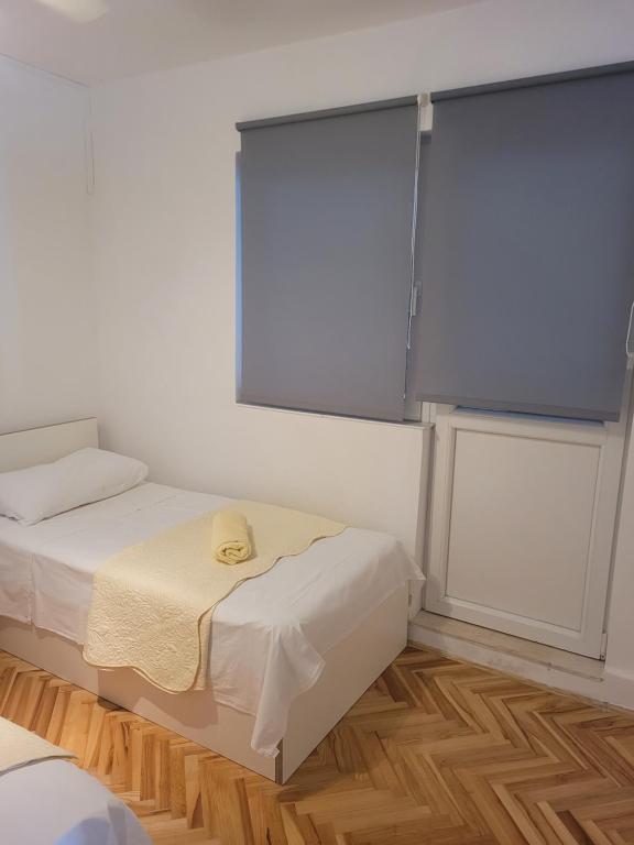 Postel nebo postele na pokoji v ubytování Apartments Nina