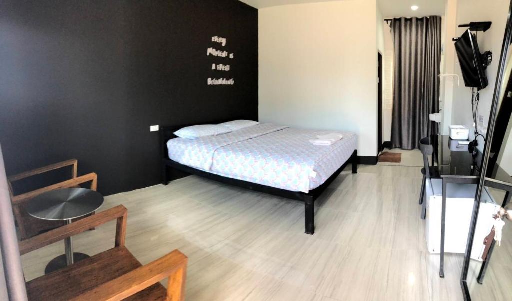 Postel nebo postele na pokoji v ubytování Sleep@819 รีสอร์ท