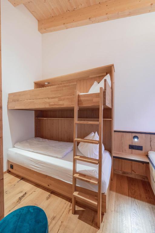 Postel nebo postele na pokoji v ubytování Ferienwohnungen Karlingerhof am See