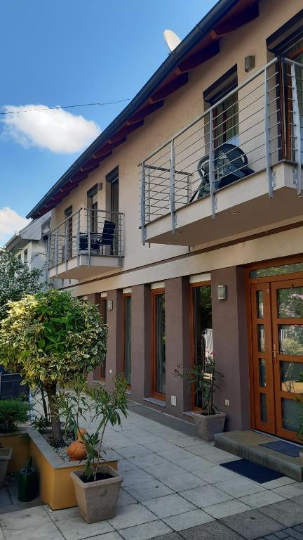 Budova, v ktorej sa apartmán nachádza