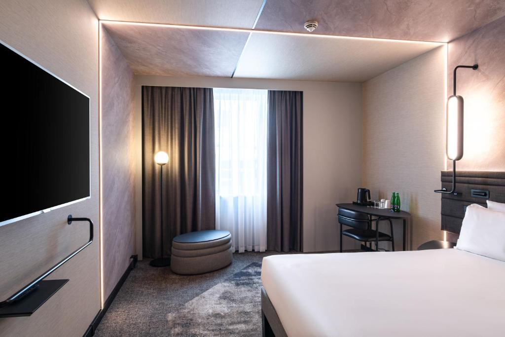 Postel nebo postele na pokoji v ubytování Novotel Praha Wenceslas Square