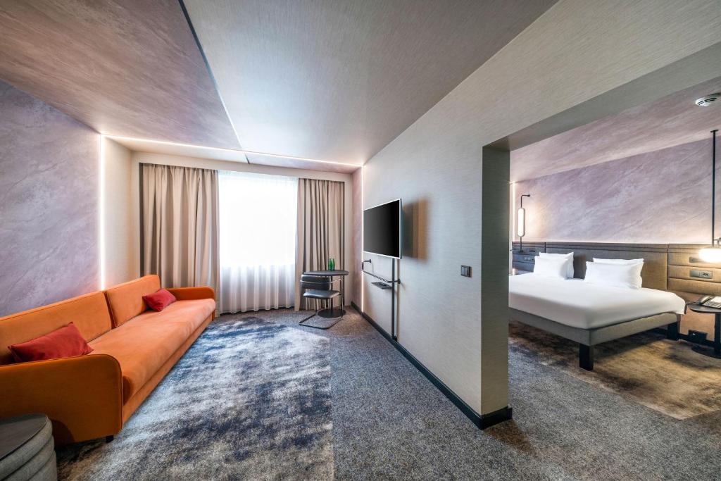 Postel nebo postele na pokoji v ubytování Novotel Praha Wenceslas Square