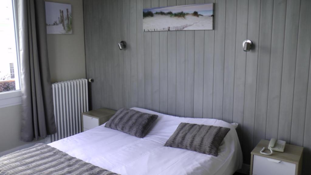 Postel nebo postele na pokoji v ubytování Hotel De l'Univers