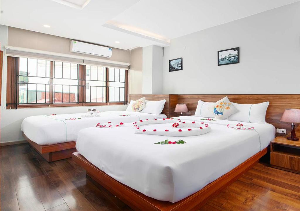 Postel nebo postele na pokoji v ubytování Hanoi Old Quarter Hotel