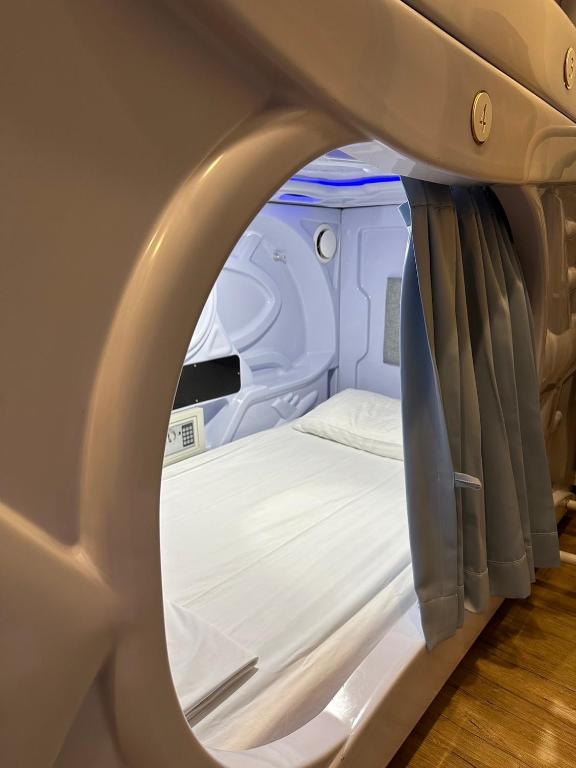 Postel nebo postele na pokoji v ubytování SleepBox Hostel