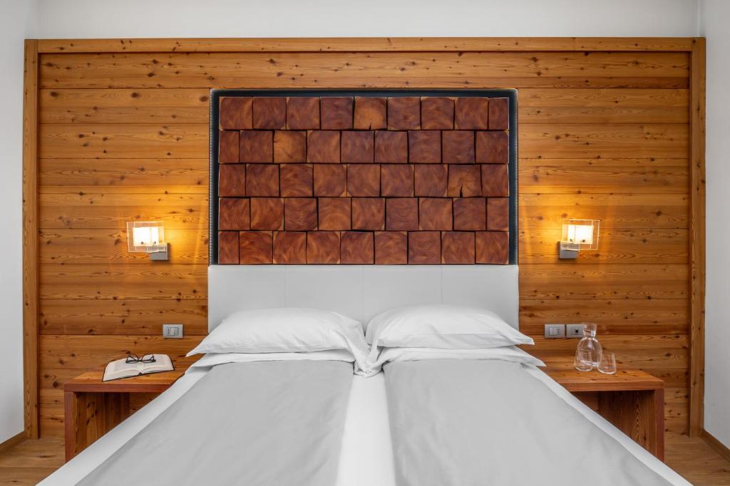 Postel nebo postele na pokoji v ubytování Albergo Tuenno