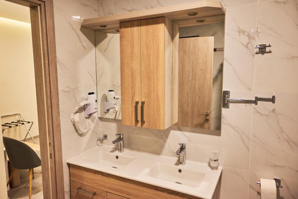 Kúpeľňa v ubytovaní Famissi Eden Hotel