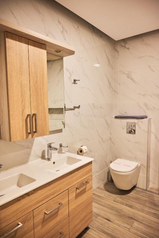 Kúpeľňa v ubytovaní Famissi Eden Hotel