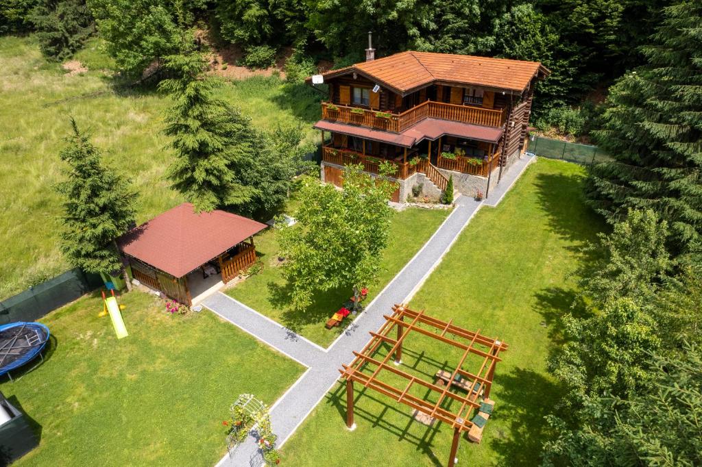 an aerial view of a large house with a yard at Casa Bucuriei - Plaiul Foii, Zărnești in Zărneşti