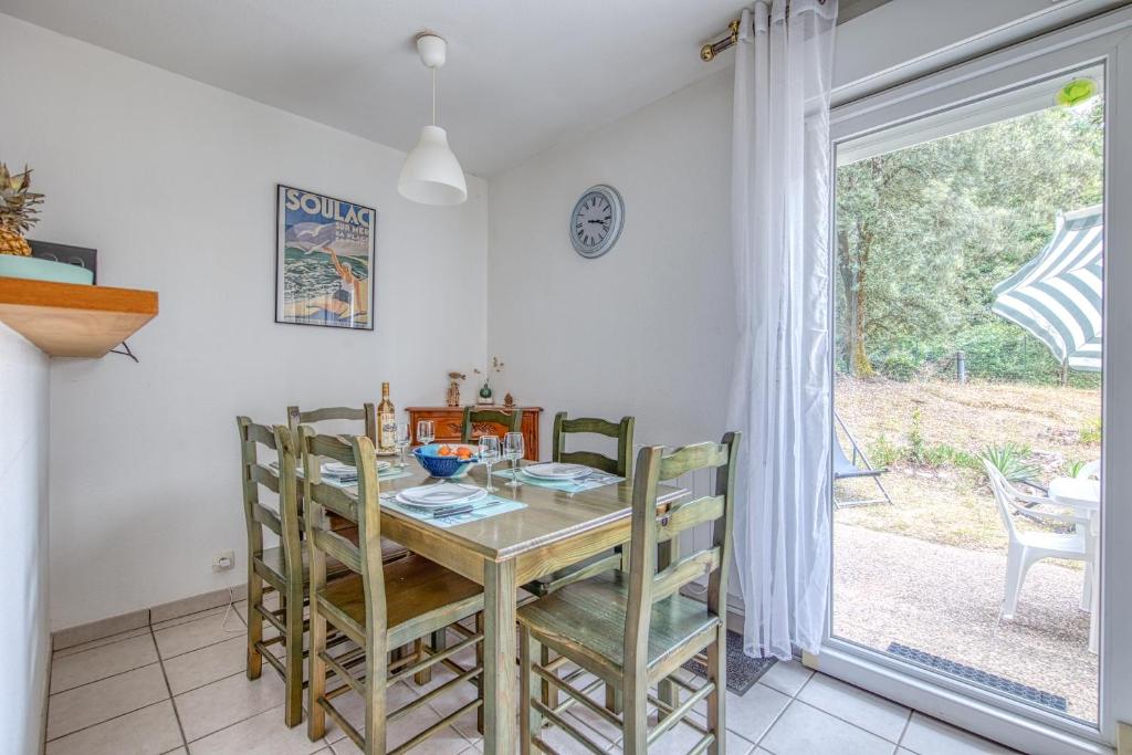 Vonkajšia záhrada v ubytovaní Maison de ville Domaine des sables