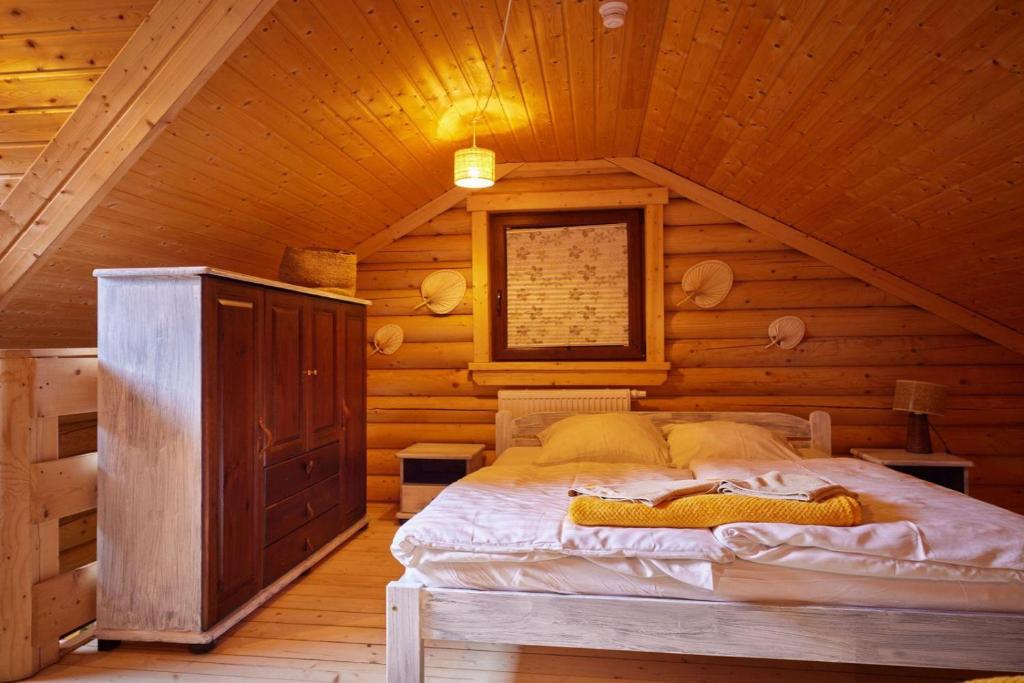 Posteľ alebo postele v izbe v ubytovaní Domy z Bala - Bungalow 50 metrów od Plaży spa domki ogrzewane
