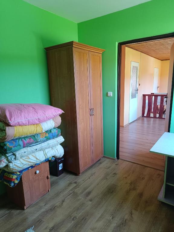 Postel nebo postele na pokoji v ubytování Bieszczadzkie Spanie Cisna 9