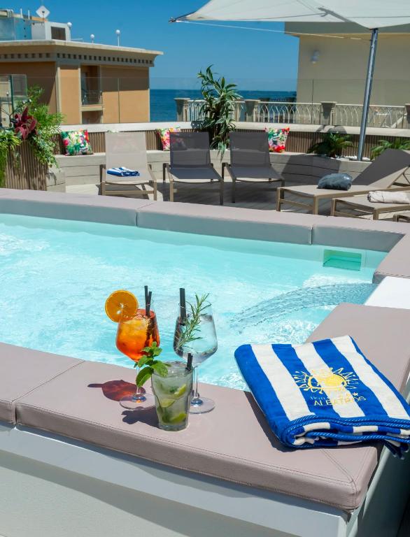 Bazén v ubytování Hotel Albatros nebo v jeho okolí