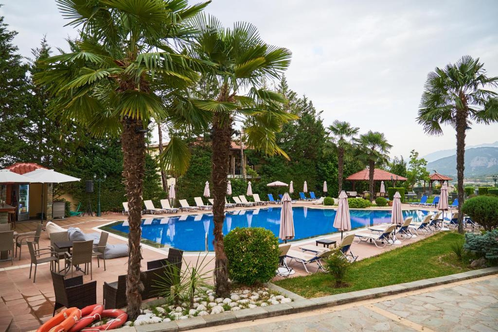Bazén v ubytovaní Famissi Eden Hotel alebo v jeho blízkosti