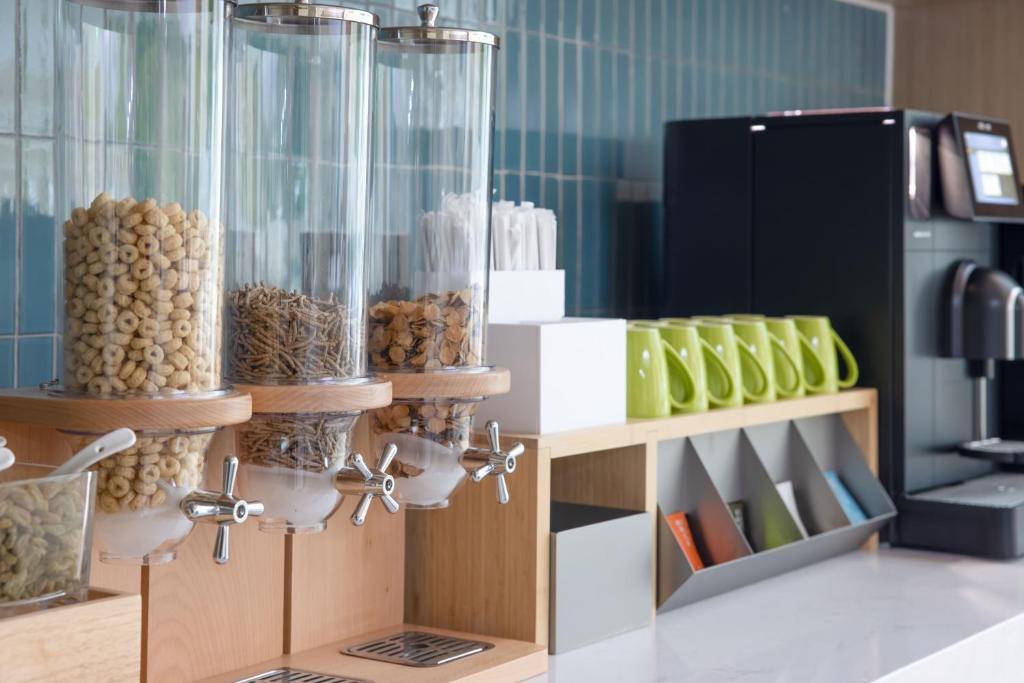 Coffee and tea making facilities at Home2 Suite by Hilton Dongguan Shijie