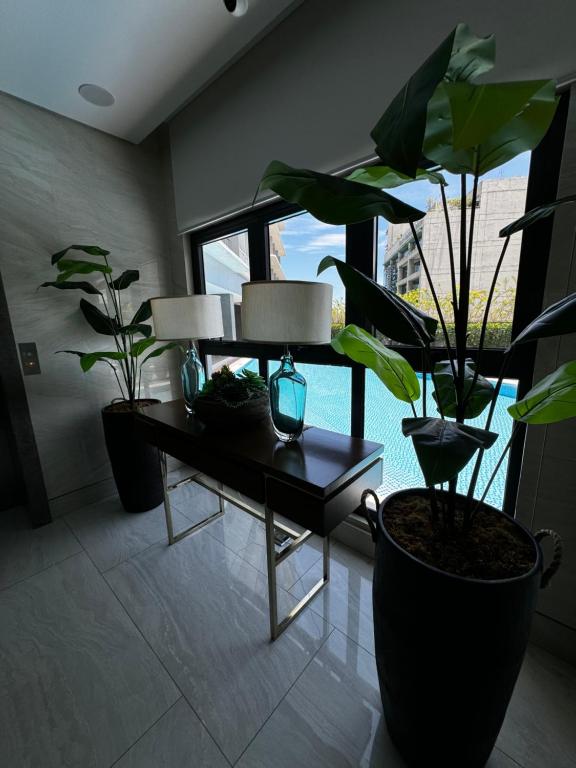Bazén v ubytování Makati apartment - Lush Residences nebo v jeho okolí