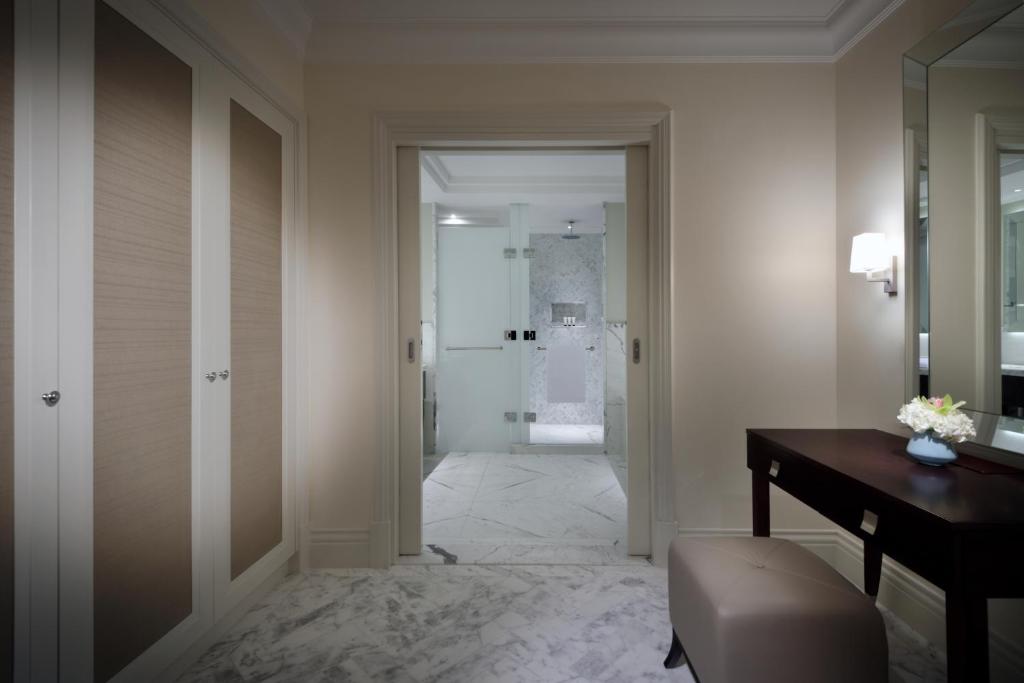 
Premier Burj View Suite
