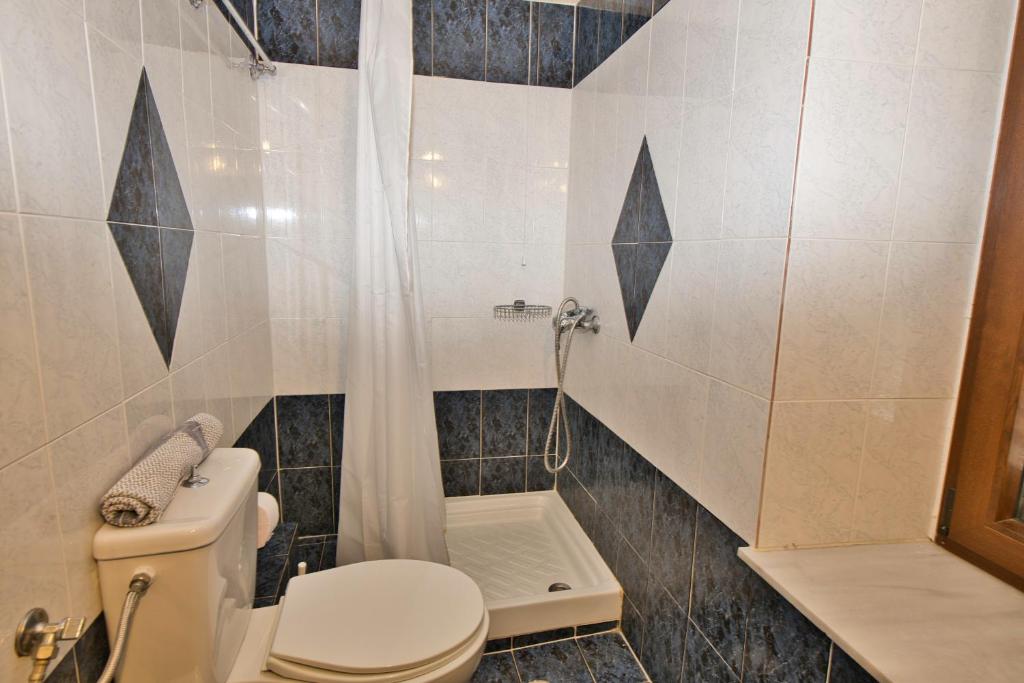 Koupelna v ubytování Naftilos Guest House