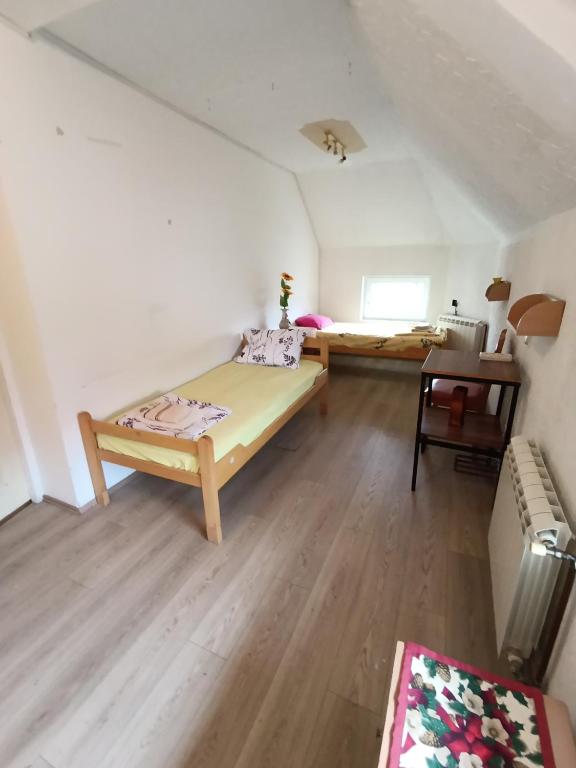 Postel nebo postele na pokoji v ubytování Rooms for rent "SARA"