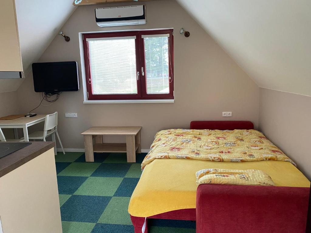 Postel nebo postele na pokoji v ubytování Ubytování Na Hrázi