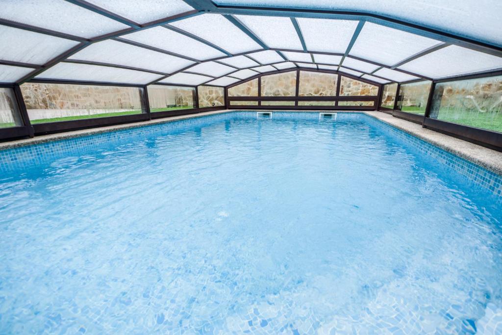 Bazén v ubytování Casa El Rincón de Alberto con Piscina CLIMATIZADA y Calefacción nebo v jeho okolí