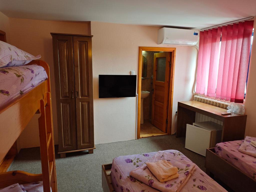Motel AZUR KM36 - Camera Quadrupla Economica