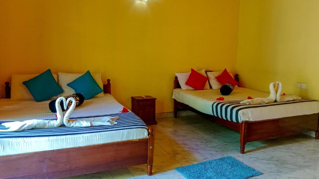 Postel nebo postele na pokoji v ubytování Sigiri Thilanka Rest Sigiriya